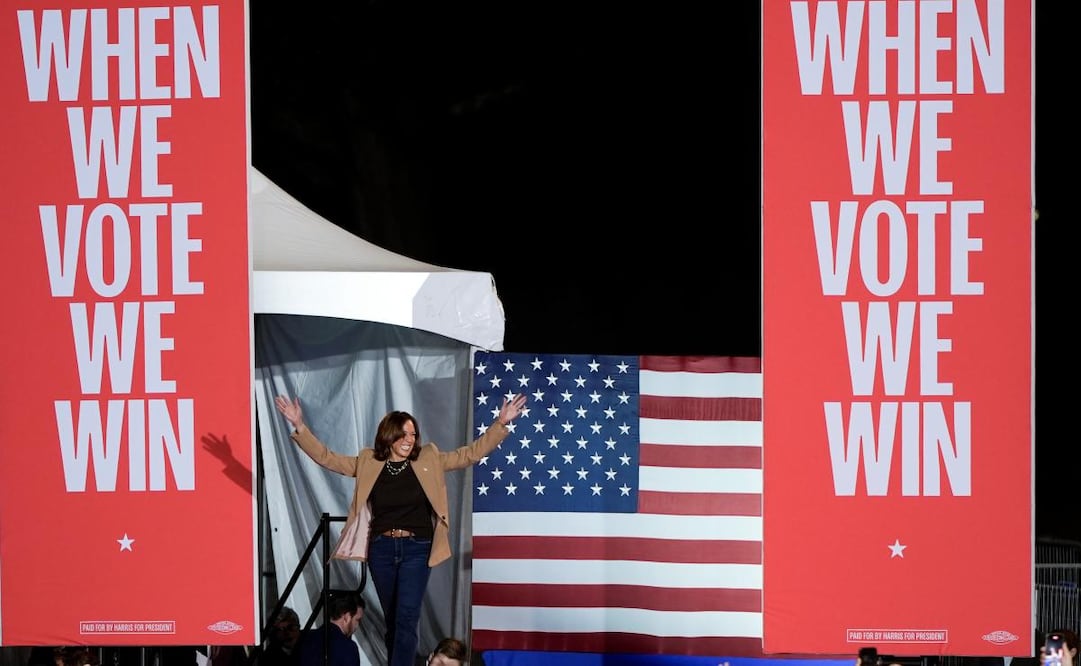 En un mitin de campaña, Kamala Harris, junto llamó a los votantes a ejercer su derecho el 5 de noviembre, destacando su importancia para defender la democracia. Foto: AP