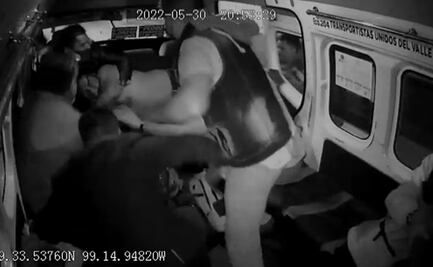 Video. Pasajeros de combi desarman y dan tremenda golpiza a ladrón en Naucalpan