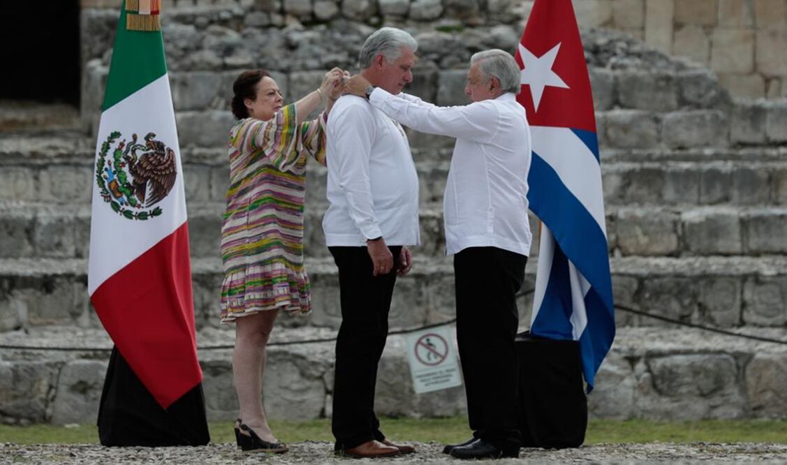 El presidente Andrés Manuel López Obrador condecoró esta mañana a su homólogo de Cuba, Miguel Diaz-Canel, con la condecoración de la Orden Mexicana del Águila Azteca, en grado de Collar. Foto: Diego Simón Sánchez