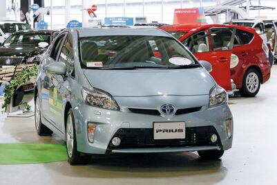 Diputados van por autos híbridos