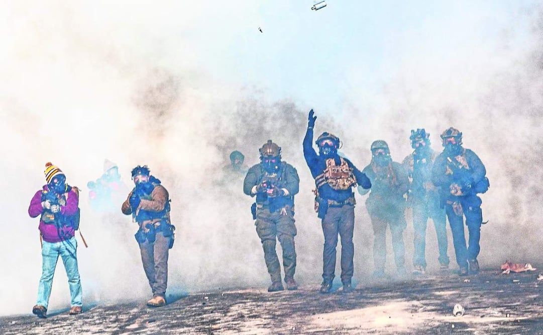 Agentes federales, durante los enfrentamientos tras el tiroteo mortal del estadounidense Alex Pretti, el 24 de enero pasado. Foto: Kerem Yucel / AFP