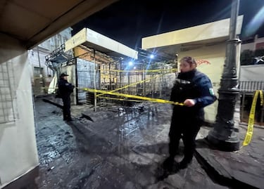 Incendio consume 7 locales y daña otros 6 en Mercado Gavira, en el Centro Histórico de Guanajuato; no se reportan lesionados