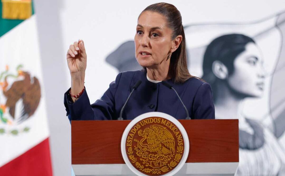 La presidenta Claudia Sheinbaum dijo en la mañanera que por el momento no recibirá a los maestros en Palacio Nacional, y los mandó con sus subalternos como la secretaria de Gobernación. Foto: Diego Simón / EL UNIVERSAL