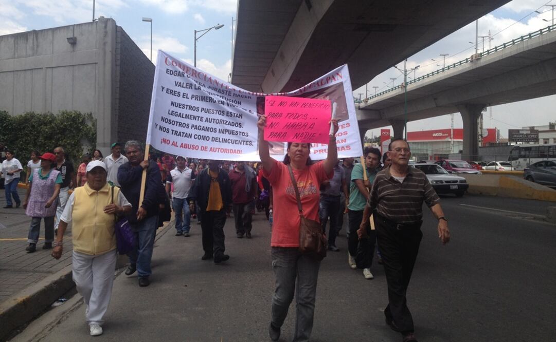 Más de 300 ambulantes marcharon por Periférico Norte (Foto: Rebeca Jiménez)