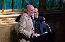 Alejandro González Iñárritu y Guillermo Arriaga se reconcilian en Bellas Artes a 25 años del estreno de Amores Perros