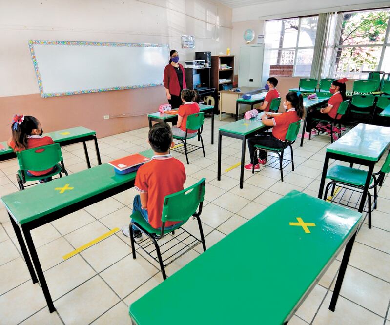 Cerca de 3 millones de estudiantes de escuelas particulares en la Ciudad de México dejaron de inscribirse y se cambiaron a centros educativos públicos, según la diputada Patricia Báez Guerrero. Foto: ARCHIVO EL UNIVERSAL
