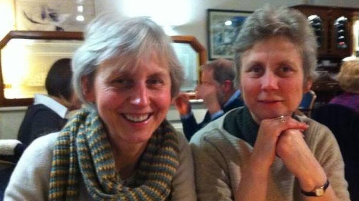 Catherine Utley, a la izquierda, junto a su hermana Virginia, conocida como Ginda. Ambas viven juntas desde hace más de tres décadas. Foto: Catherine Utley