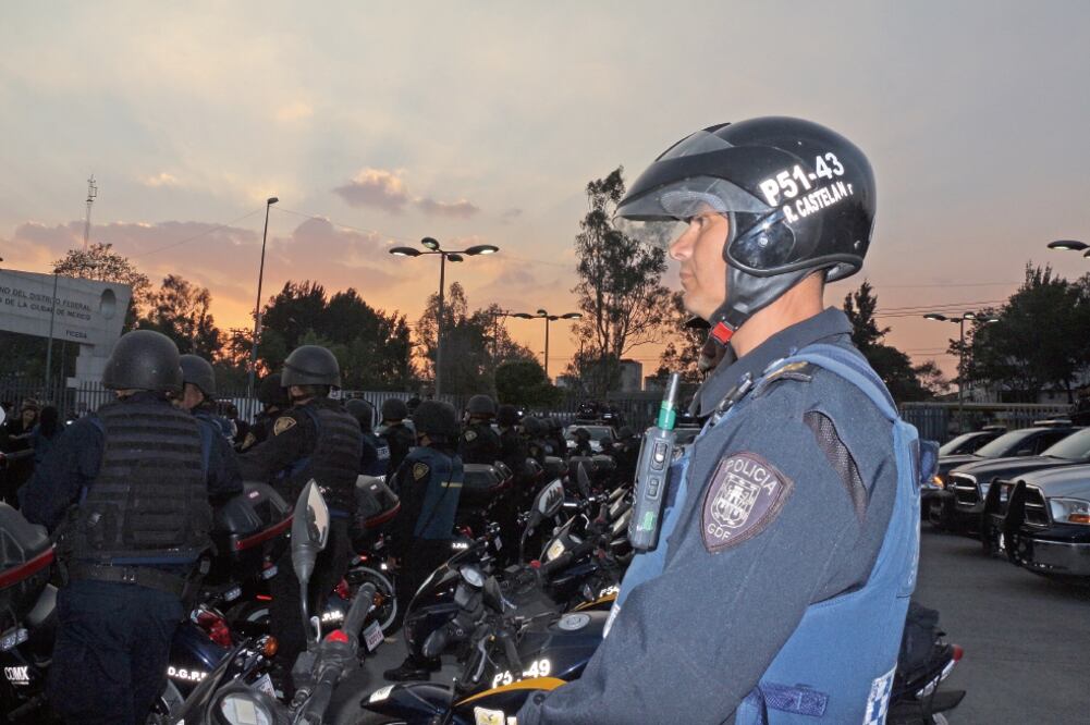 Entre otras razones, los elementos de los cuerpos de seguridad no pasan las evaluaciones por no tener las capacidades físicas para ejercer sus funciones (ARCHIVO EL UNIVERSAL)