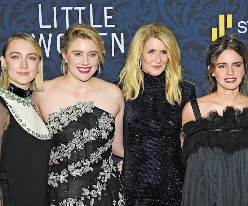 La protagonista Saoirse Ronan, la directora Greta Gerwig y las actrices Laura Dern y Emma Watson. Foto/AP