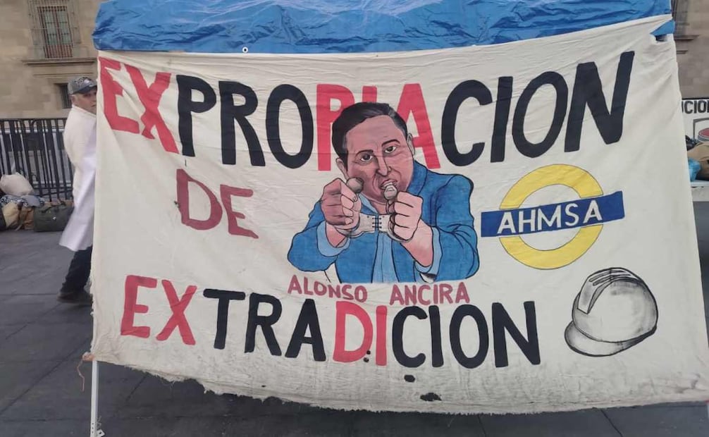 Extrabajadores de AHMSA instalan plantón indefinido en el Zócalo. Foto: Eduardo Dina / EL UNIVERSAL