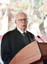 Pide Narro a médicos prevenir sobrepeso 