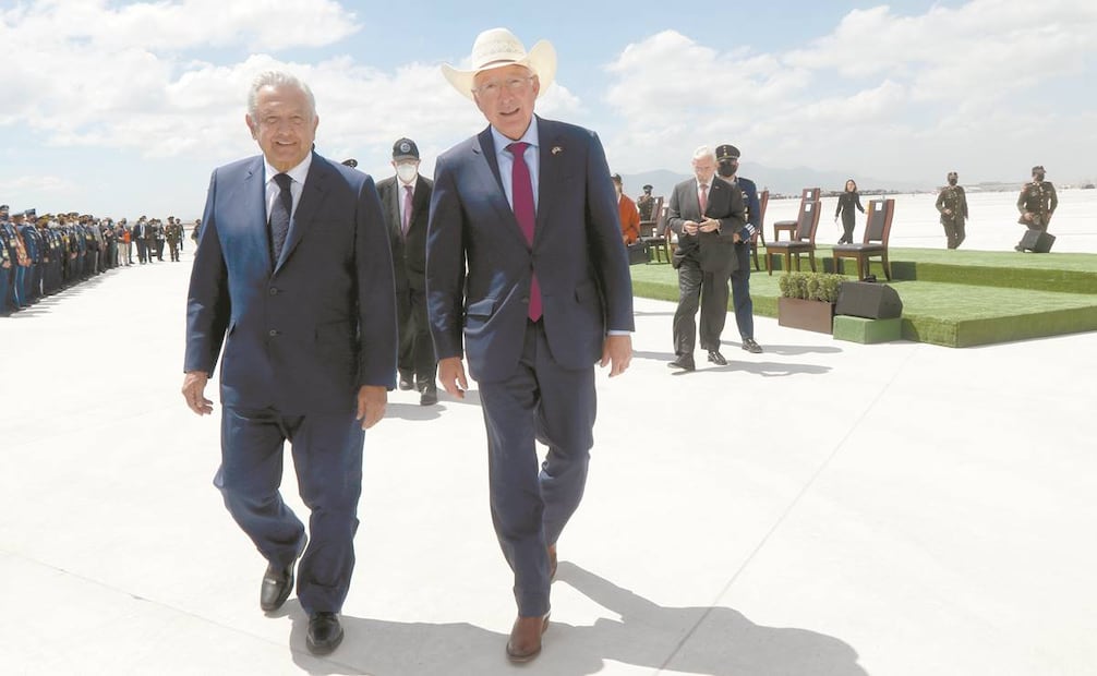 El expresidente de México, Andrés Manuel López Obrador y Ken Salazar, exembajador de Estados Unidos (10/3/2023). Foto: Presidencia.