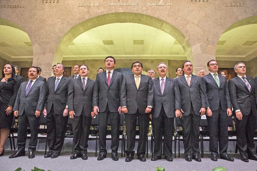 Luis Videgaray, secretario de Hacienda (segundo de der. a izq.) asistió a la presentación del Tercer Informe del presidente del Senado de la República, Miguel Barbosa, en la antigua sede de este órgano legislativo (CRISTOPHER ROGEL. EL UNIVERSAL)