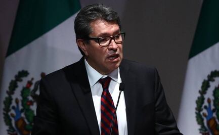 Monreal exhorta a jóvenes actuar con humildad y no ser "arribistas"