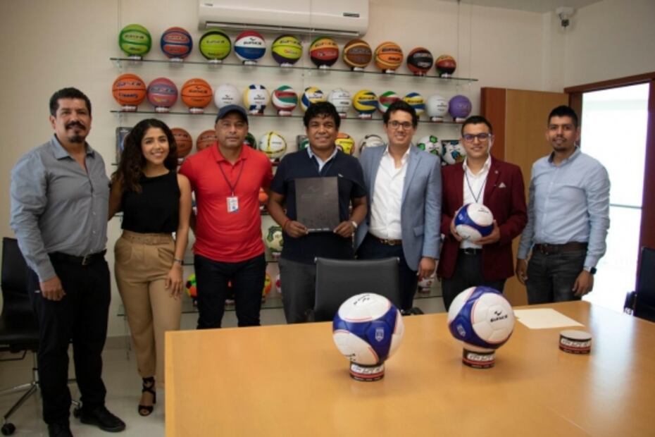 Leyendas de Cruz Azul tendrán balones personalizados para sus partidos
