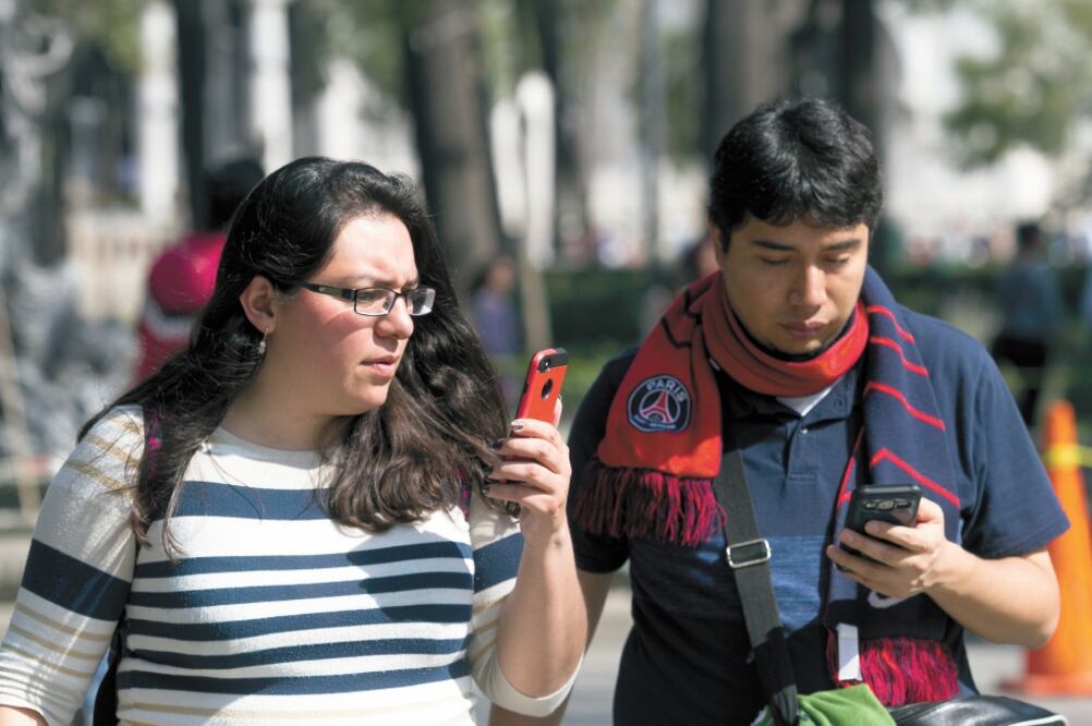 En México hay 21.1 millones de líneas fijas y 118.6 millones de líneas móviles que se verán afectadas por el cambio de marcación. Foto/ARCHIVO EL UNIVERSAL