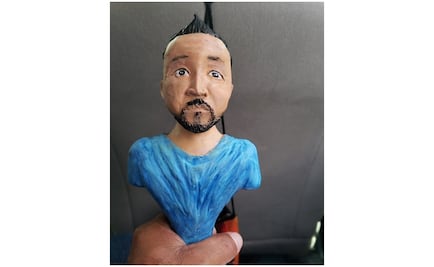 “El Mijis” presume en redes su propia escultura