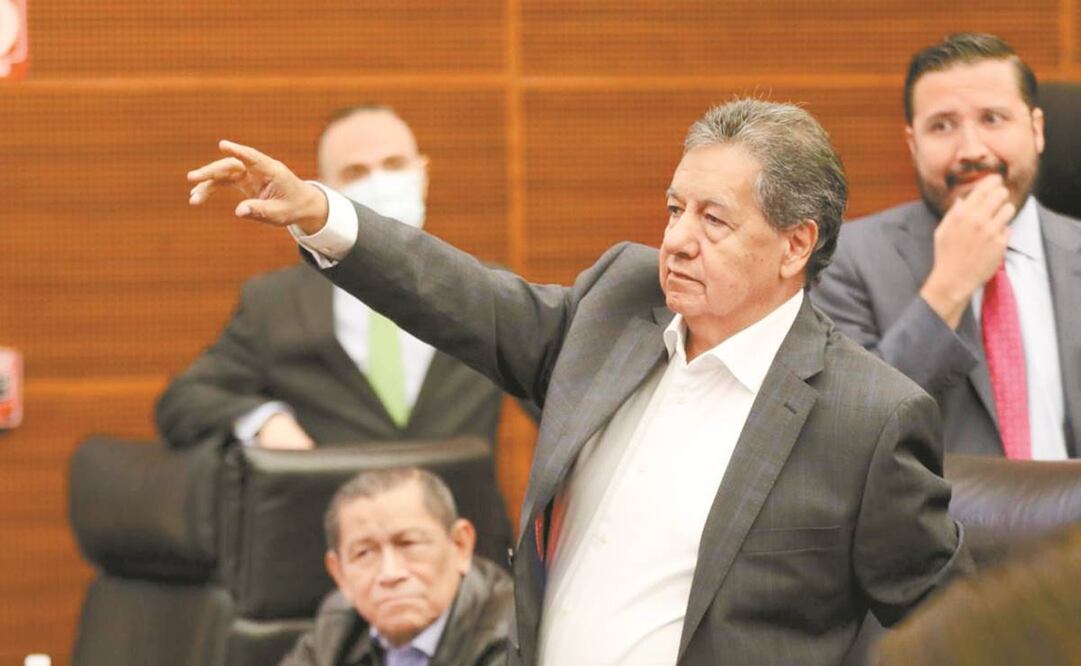 En un mensaje a través de sus redes sociales, el legislador Higinio Martínez sostuvo que no hay diferencia entre los senadores, sino de uno de ellos con el Ejecutivo. Foto: Especial.