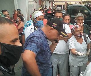 Médicos, bajo amenaza de gobiernos