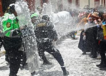 Protesta contra Boluarte termina en carnaval y los policías se unen a la fiesta