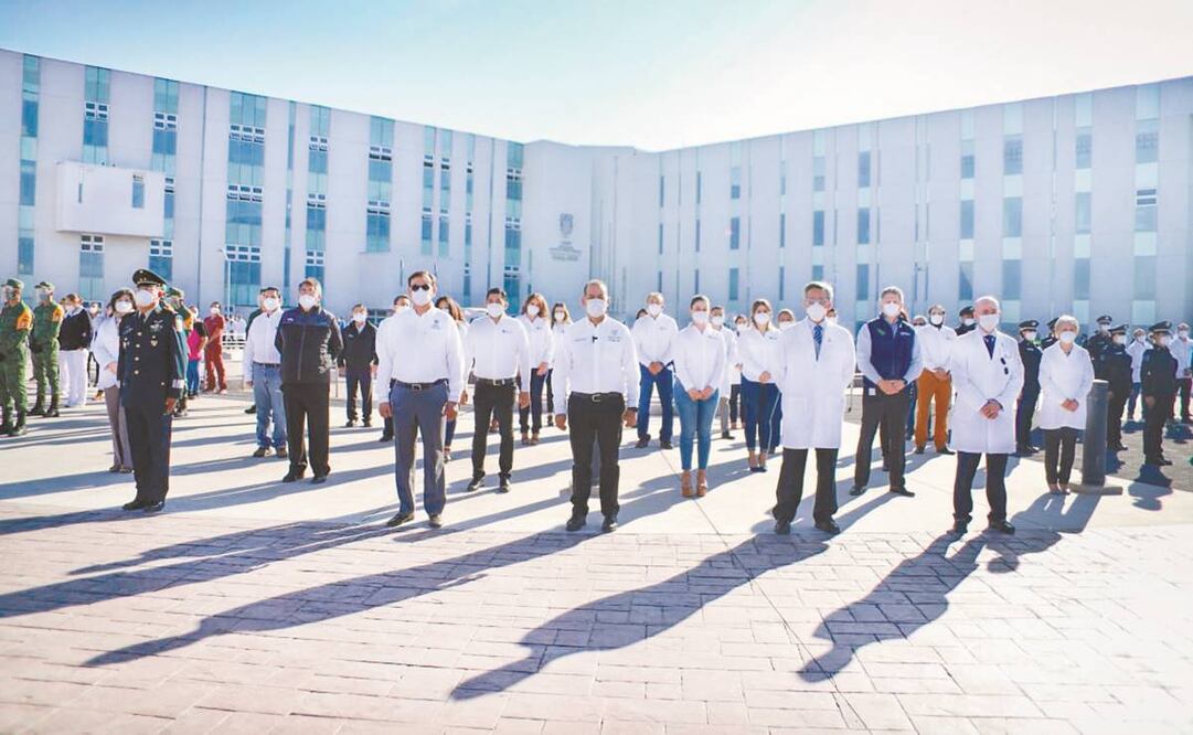 Martín Orozco Sandoval visitó el Centenario Hospital Miguel Hidalgo, donde reconoció la labor de los médicos en la lucha contra el Covid. Foto: ESPECIAL