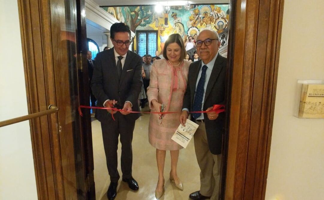 David Aponte, Martha Bárcena Coqui y Agustín Sánchez González cortaron el listón rojo de la exposición. Foto: Sergio Ochoa/Embamex EUA