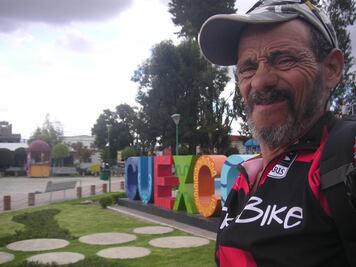 Busca récord Guinness... y le roban bicicleta en México