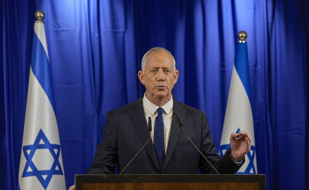 Benny Gantz, miembro centrista del Gabinete de Guerra de tres miembros de Israel, anuncia su renuncia en Ramat Gan. Foto: AP