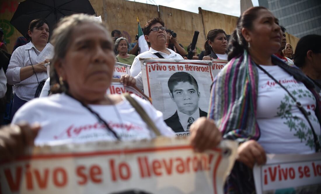 Marchan por los 43 normalistas de Ayotzinapa a 5 años de desaparición
