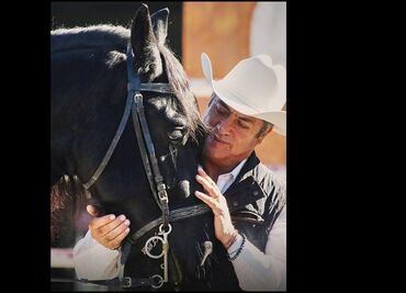 “Seguirás galopando en mi corazón”: El Bronco lamenta muerte de su caballo “Tornado”