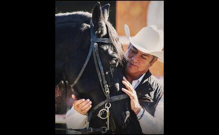 “Seguirás galopando en mi corazón”: El Bronco lamenta muerte de su caballo “Tornado”