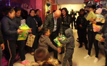 Hijos de reclusas reciben regalos en penal de Santa Martha Acatitla