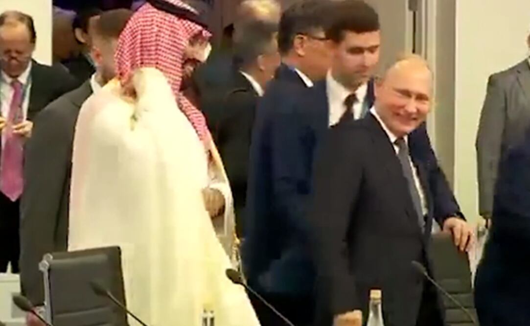 El amistoso comportamiento de Putin con el príncipe contrastó bastante con el de otros líderes presentes en la cumbre de Buenos Aires. Foto: Captura de pantalla