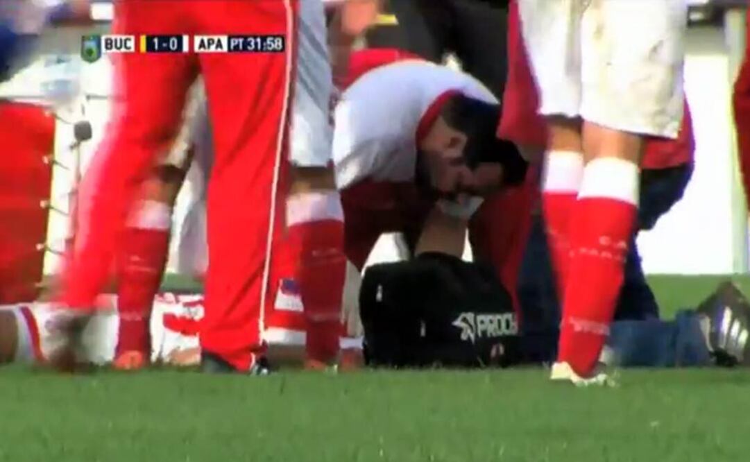 Muere futbolista tras desplomarse en el campo