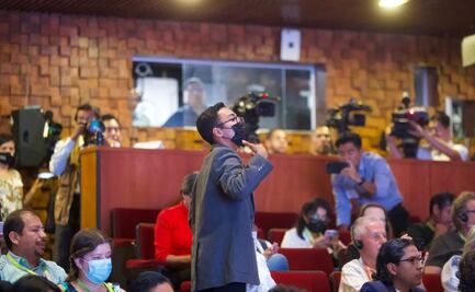 Joven le grita "traidor" a Córdova durante Foro global de democracia