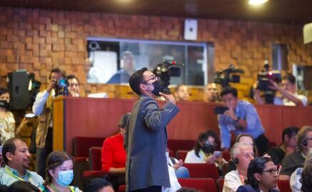 Joven le grita "traidor" a Córdova durante Foro global de democracia