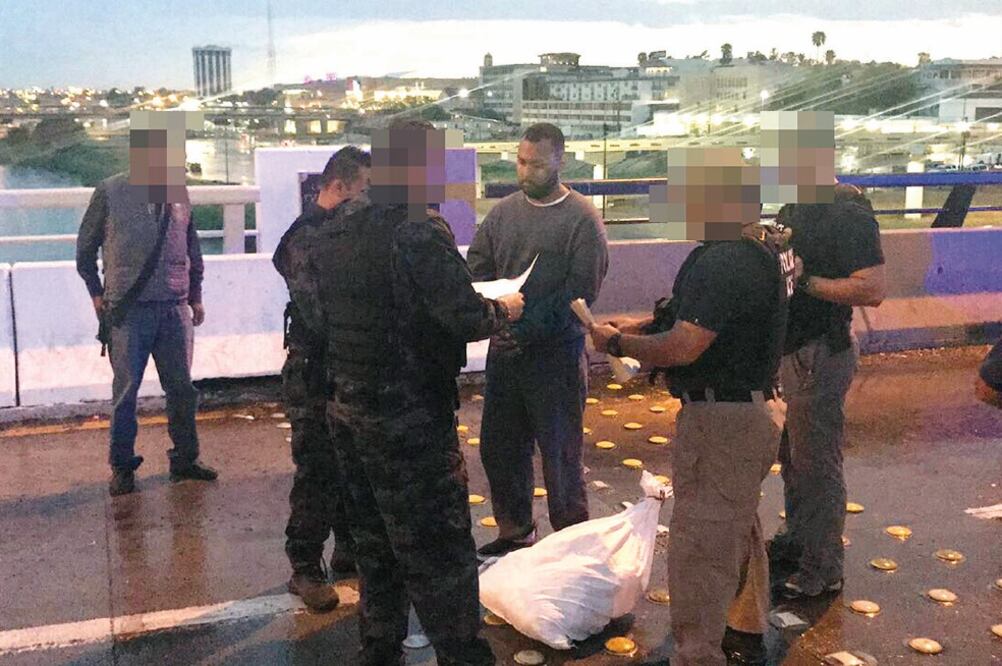 El Cubano fue entregado a las autoridades mexicanas en el puente internacional Lincoln-Juárez, en Tamaulipas (CORTESÍA)