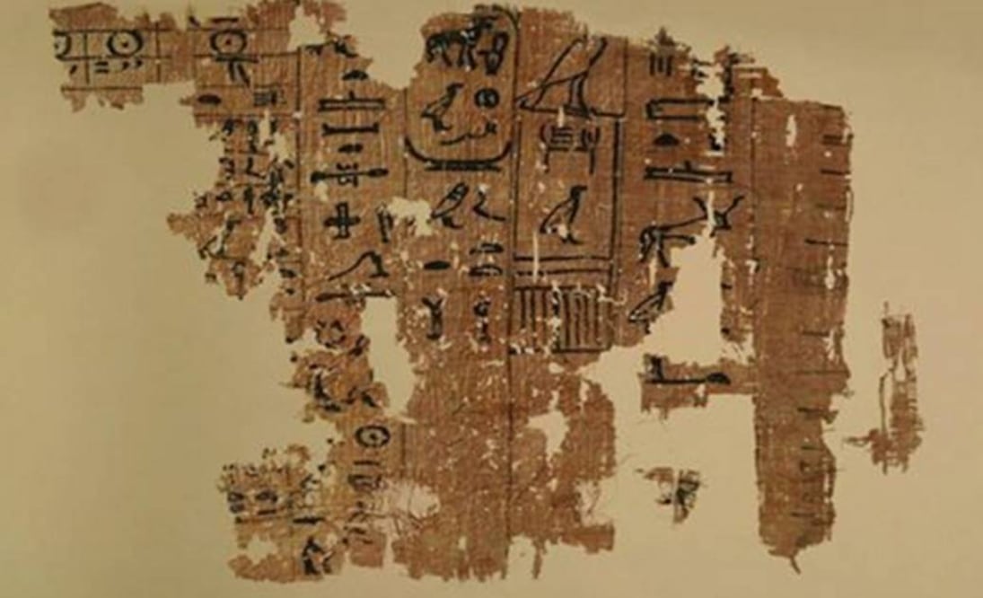 Los papiros relatan la cantidad de comida que recibían los trabajadores en la pirámide. FOTO: Twitter/@Reyhan_News