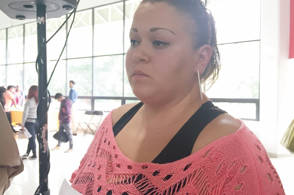 Adriana, la mayor de las hijas de Alejandra, llevará a vivir a Arlet, de 13 años con ella, pues sólo vivía con su mamá, por lo que ahora la cuidará (REBECA JIMÉNEZ. EL UNIVERSAL)