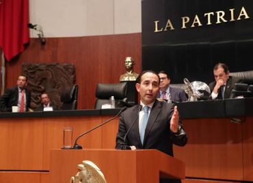 Senado otorga licencia a Gil Zuarth; recibe ovaciones del pleno