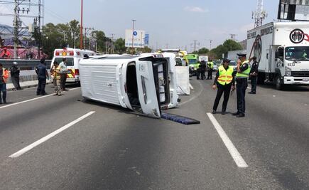 Combi de la ruta 49 vuelca en la carretera México-Pachuca; hay 11 lesionados