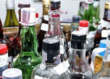 Reportan tres detenidos por alcohol adulterado en Puebla