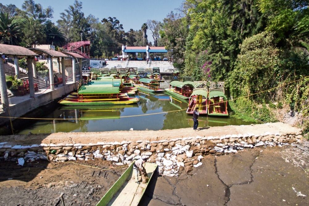 Autoridades buscan seguir la falla geológica que propició la abertura de una oquedad en forma de tubo en el embarcadero Zacapa, aunque, dicen, “no es una falla muy activa” (GERMÁN GARCÍA. EL UNIVERSAL)