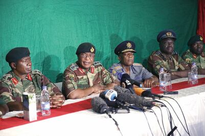 Anuncian reunión de Mugabe y vicepresidente destituido