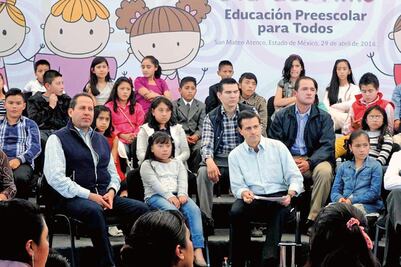 Llama el Presidente a velar por el futuro de los niños 