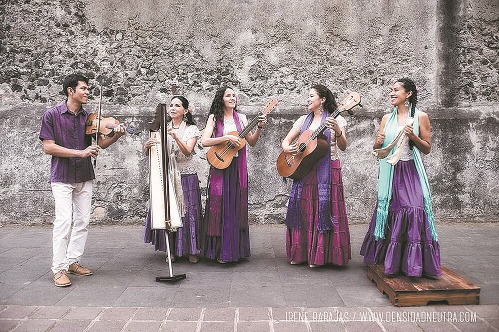 Ellas tocan, versan, zapatean y cantan, han marcado diferencia. Foto: CORTESÍA