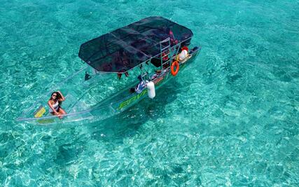 Así es el tour de Cozumel en lancha transparente 