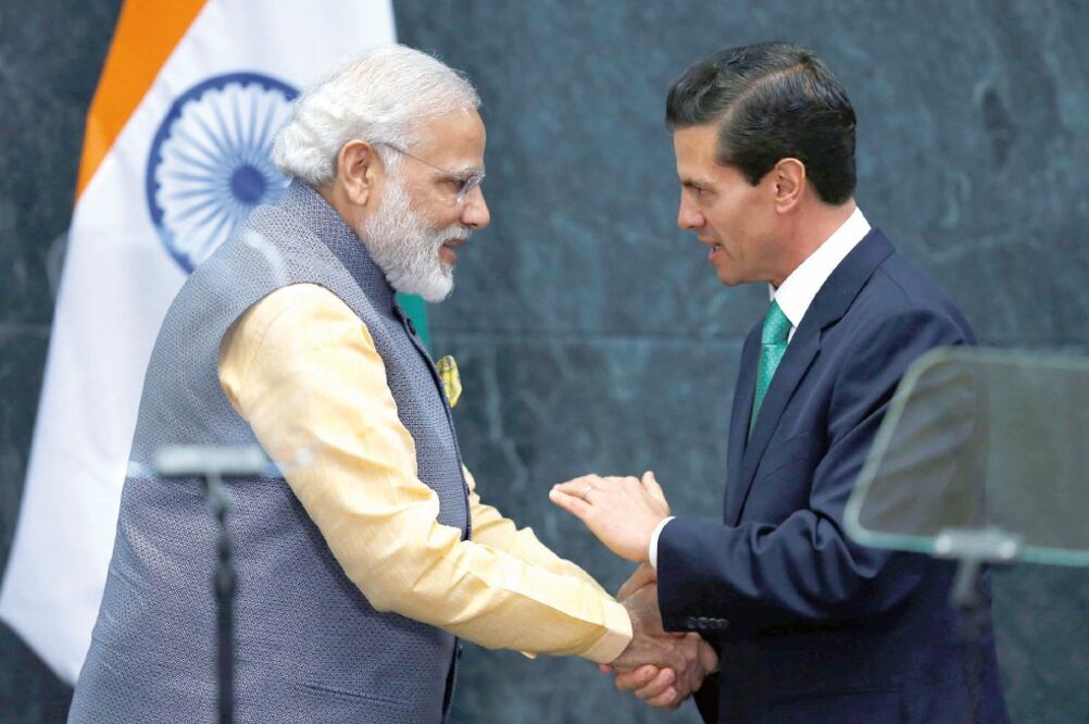 El primer ministro de la India, Narendra Modi, fue recibido en la Residencia Oficial de Los Pinos por el presidente Enrique Peña Nieto (EDGARD GARRIDO. REUTERS)