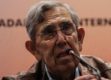 FIL Guadalajara: Cuauhtémoc Cárdenas aboga por reforma fiscal y propuestas políticas durante participación