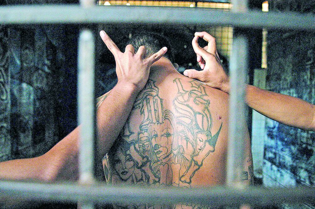 Las pandillas transnacionales que tienen el control sobre el territorio mexicano son los Sureños, los Norteños, Barrio 18 y la Mara Salvatrucha, entre otras, de acuerdo con expertos (ARCHIVO EL UNIVERSAL)